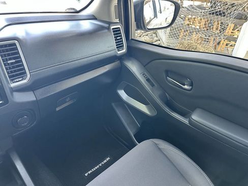 Used 2022 Nissan Frontier SV image 19