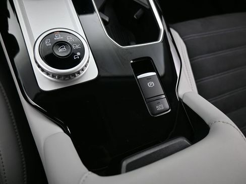 Used 2025 Mitsubishi Outlander SE FWD image 31