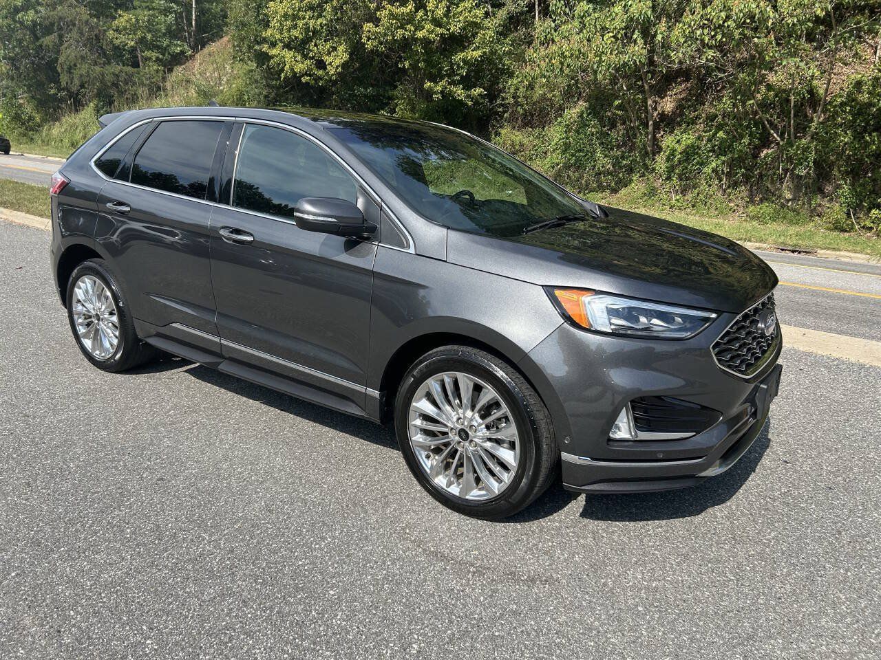 Used 2020 Ford Edge Titanium w/ Equipment Group 301A AWD/4WD image 10