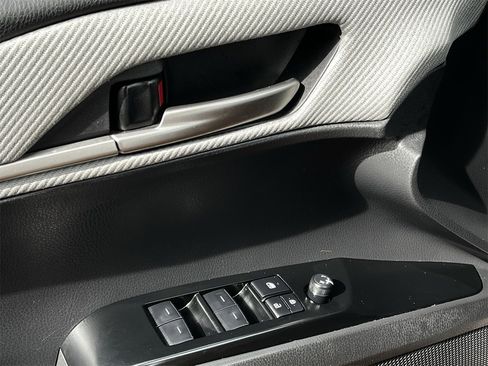 Used 2025 Toyota Camry SE w/ Convenience Package image 21