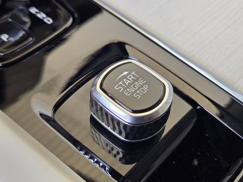 New 2026 Volvo XC60 B5 Ultra w/ Protection Package Premier image 23