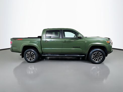 Used 2022 Toyota Tacoma TRD Sport w/ Technology Package AWD/4WD image 3