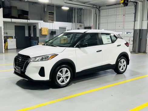 New 2025 Nissan Kicks Play S image 11