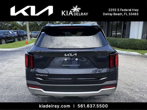 Used 2025 Kia Sorento EX w/ Panoramic Sunroof Package FWD image 4