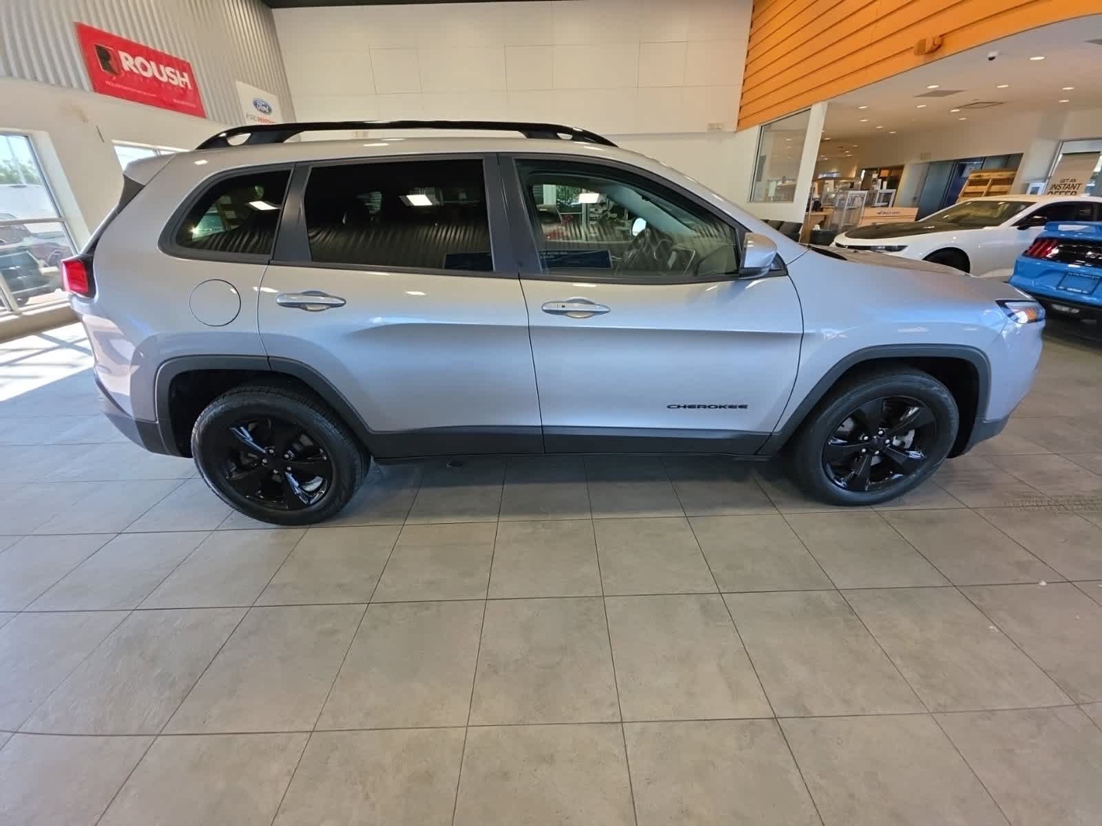 Used 2016 Jeep Cherokee High Altitude AWD/4WD image 5