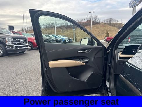 Used 2024 Cadillac XT4 Luxury w/ Cold Weather Package image 27