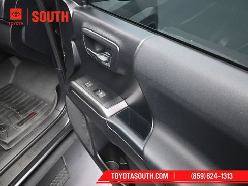 Used 2020 Toyota Tacoma TRD Off-Road AWD/4WD image 42