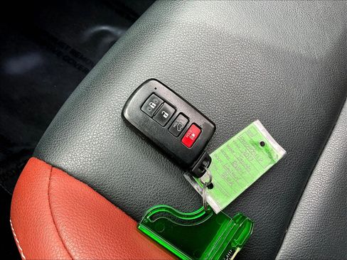 Used 2013 Toyota RAV4 Limited FWD image 35