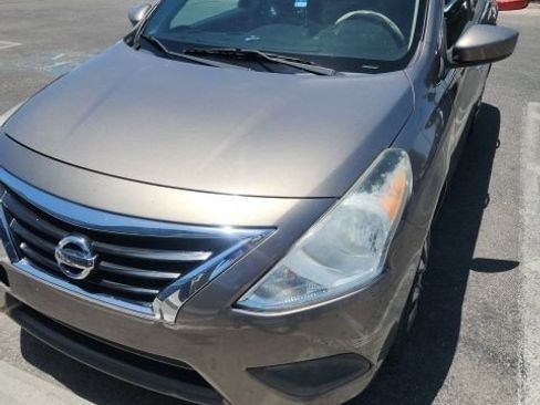 Used 2015 Nissan Versa SV FWD image 1