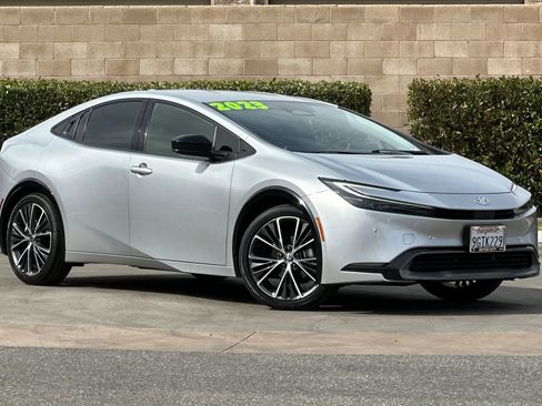 Used 2023 Toyota Prius XLE FWD image 2
