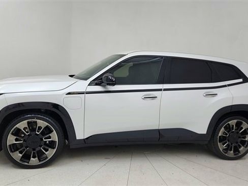 Used 2023 BMW XM Base image 3