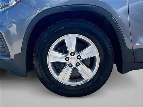 Certified 2020 Chevrolet Trax LS FWD image 10