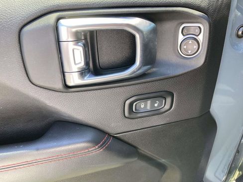 Used 2024 Jeep Wrangler Unlimited Rubicon AWD/4WD image 11