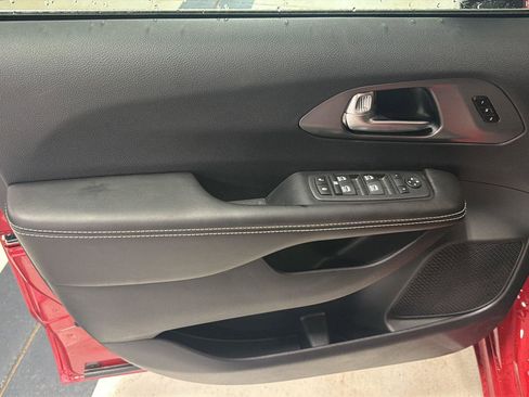 New 2026 Chrysler Pacifica Select image 12