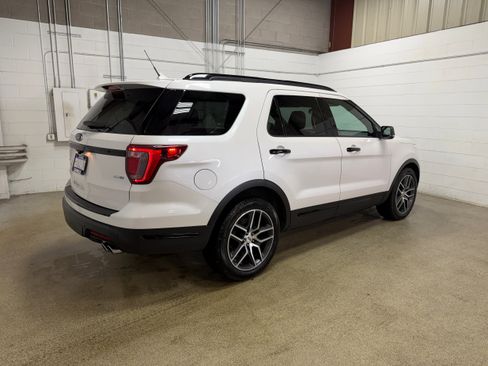 Used 2018 Ford Explorer Sport w/ Equipment Group 401A image 8