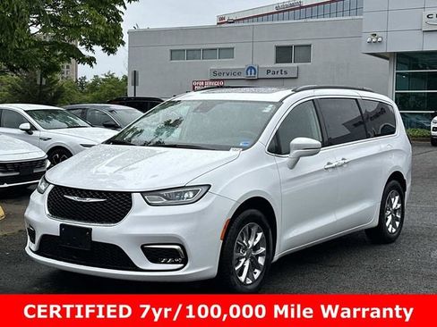 Used 2022 Chrysler Pacifica Touring-L AWD/4WD image 5