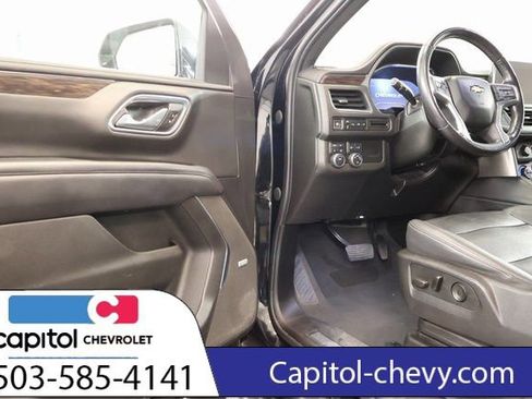 Used 2022 Chevrolet Suburban LT image 9