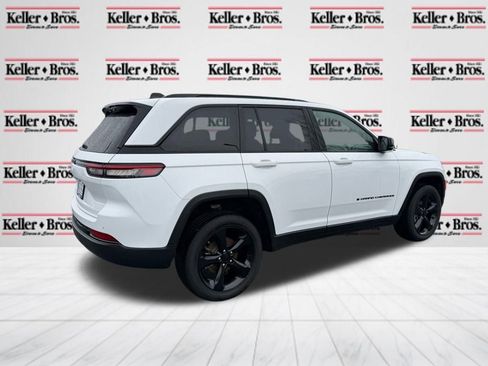 Certified 2023 Jeep Grand Cherokee Altitude image 7