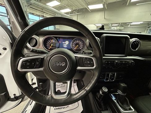 Used 2018 Jeep Wrangler Unlimited Sahara AWD/4WD image 8