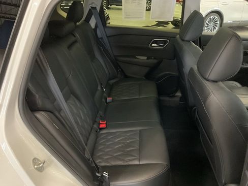 Used 2024 Nissan Rogue Platinum image 20