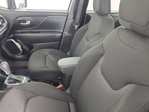 Used 2023 Jeep Renegade Latitude AWD/4WD image 8