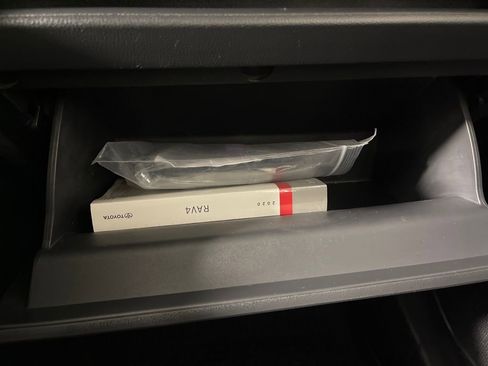 Used 2020 Toyota RAV4 XLE image 27