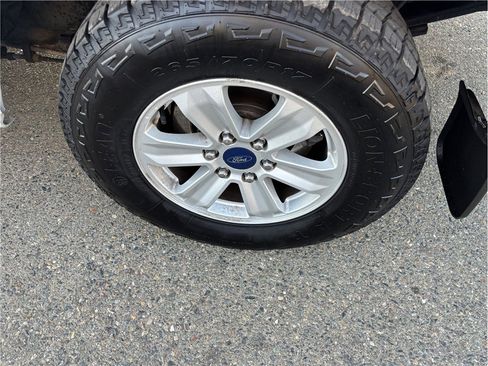 Used 2015 Ford F150 XLT image 9