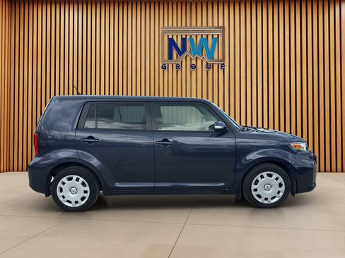 Used 2012 Scion xB FWD image 25