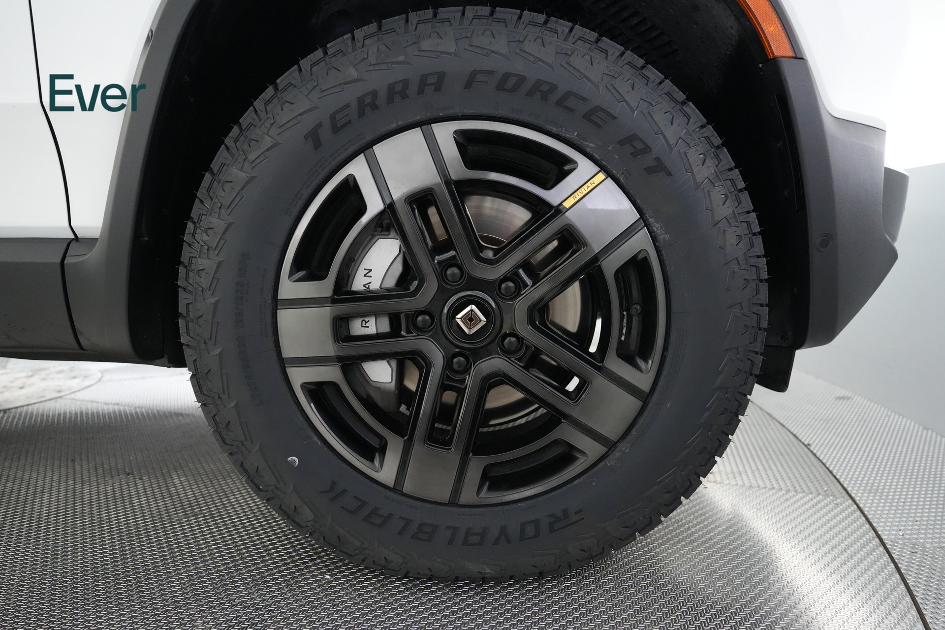 Used 2023 Rivian R1S Adventure Dual AWD/4WD image 20