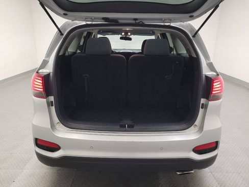 Used 2020 Kia Sorento S FWD image 29