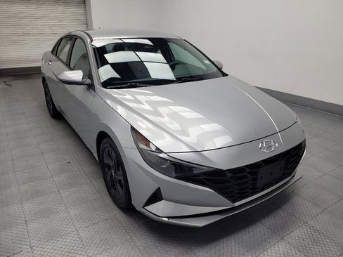 Used 2022 Hyundai Elantra SEL FWD image 13