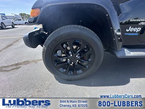 Used 2022 Jeep Wrangler Unlimited Sahara w/ Cold Weather Group AWD/4WD image 10