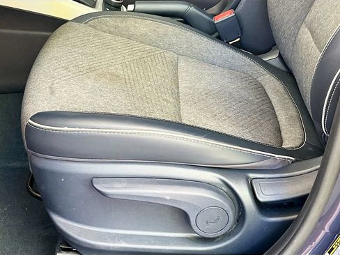 Used 2024 Hyundai Venue Limited FWD image 19