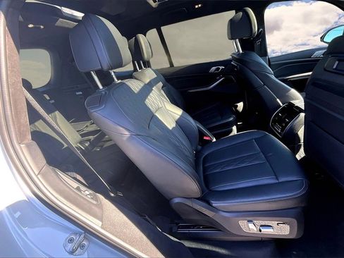 Used 2021 BMW X7 M50i image 25