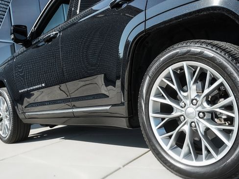 Used 2023 Jeep Grand Cherokee Summit image 28