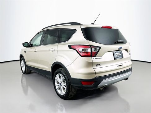 Used 2018 Ford Escape SE image 9