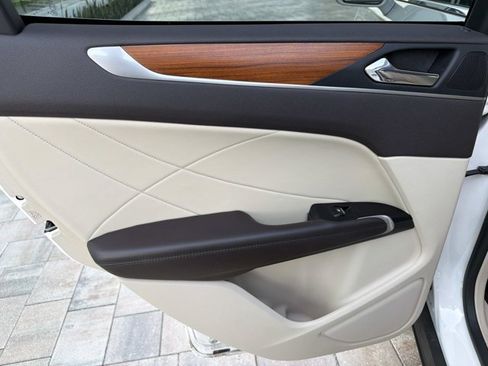 Used 2019 Lincoln MKC Select w/ Select Plus Package FWD image 15