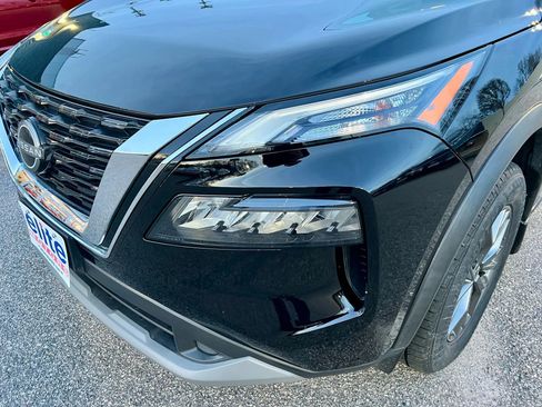 Used 2023 Nissan Rogue S image 10