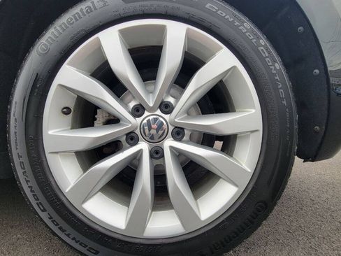Used 2015 Volkswagen Beetle TDI FWD image 39