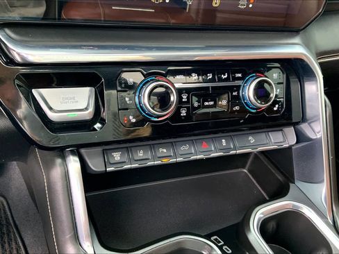 Used 2025 GMC Sierra 2500 Denali Ultimate image 31