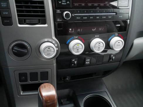 Used 2010 Toyota Tundra Limited AWD/4WD image 24