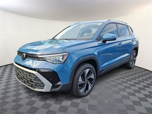 New 2025 Volkswagen Taos SE image 3