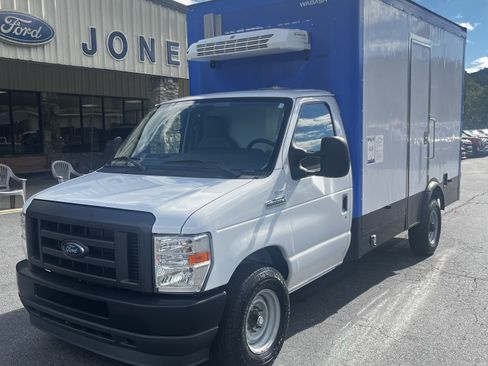 Certified 2024 Ford E-350 and Econoline 350 Super Duty w/ Power Windows & Locks Group RWD image 2