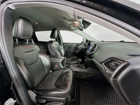 Used 2020 Jeep Cherokee Trailhawk w/ Cold Weather Group image 27