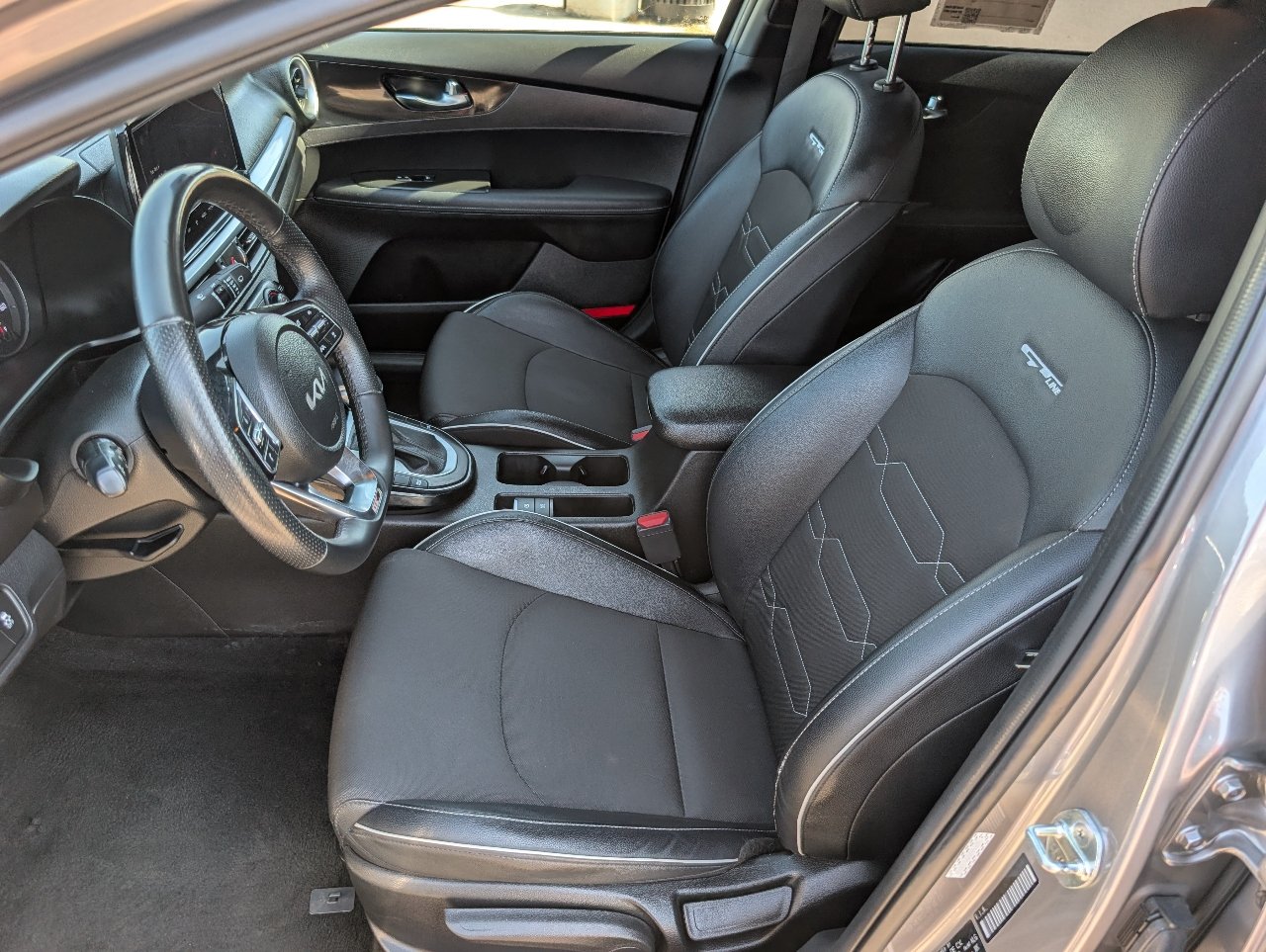Used 2023 Kia Forte GT-Line w/ GT-Line Technology Package FWD image 2