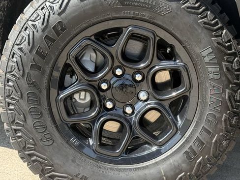Certified 2023 Chevrolet Silverado 1500 LT AWD/4WD image 12