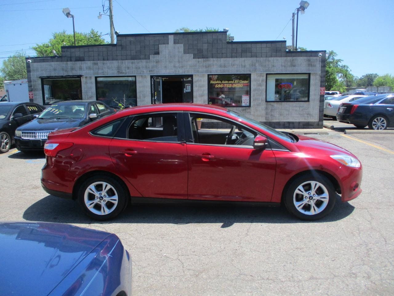 Used 2013 Ford Focus SE FWD image 2