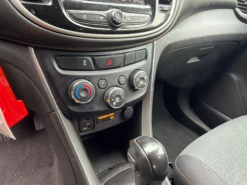 Used 2020 Chevrolet Trax LS FWD image 13
