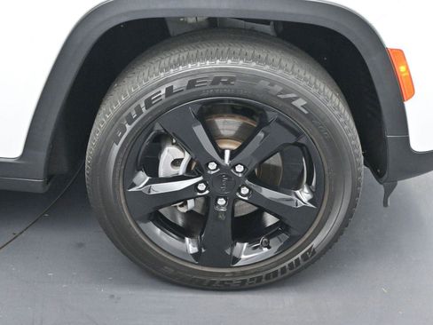 Used 2023 Jeep Grand Cherokee Altitude AWD/4WD image 31