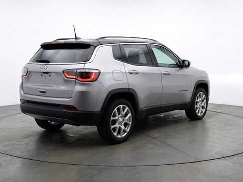 Used 2025 Jeep Compass Limited AWD/4WD image 9
